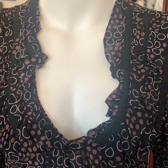 Boho blouse with ruffle collar and cuff detail - Picture 2 of 7
